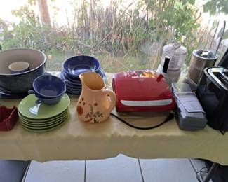 SMALL KITCHEN APPLIANCES AND SERVING DISHES