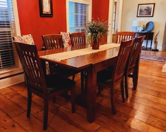Beautiful Dining Table and Chair Set