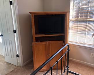 Entertainment armoire ( part of 6 piece bedroom suit)