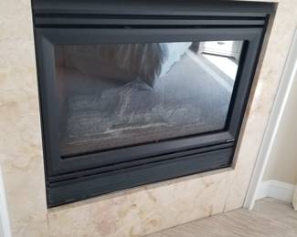 Gas fireplace 