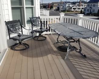 Cast aluminum ding set detail