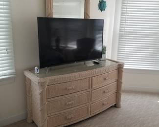 Nice quality wicker bedroom suite: dresser with mirror