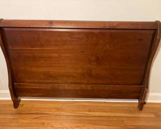 sleigh bed