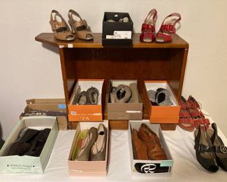 lots of nice shoes - mostly 7-7.5 with makers such as Anyi Lu, Volatile, Cole Hahn, Mia, Pikolinos and more