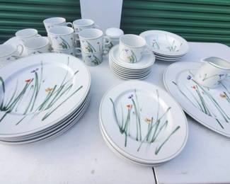 Bob Van Allen Mikasa Metro Dinner Set