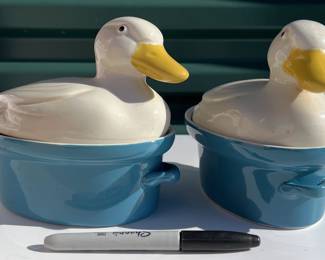 Small Hall Duck Covered Casseroles With Teal Base
