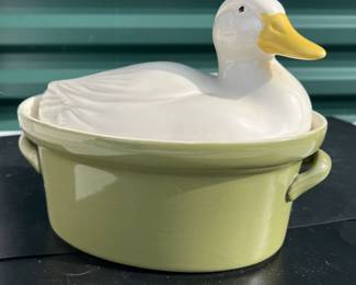 Hall Medium Duck Covered Casserole, Green Base