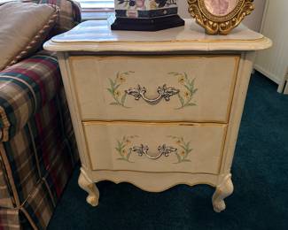 French Provincial end table/ nightstand