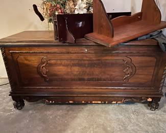 Lane cedar chest