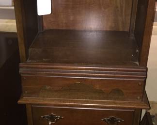 No one’s seeing double; a second set of nightstands is available. 