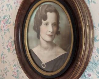 Vintage Picture Oval Frame