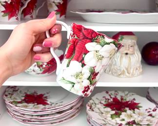 Gorgeous holiday dish set