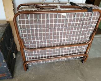 Fold up cot