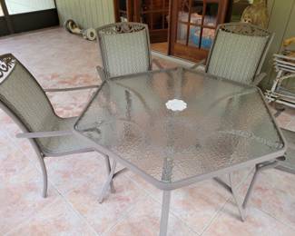 Patio table w/6 chairs