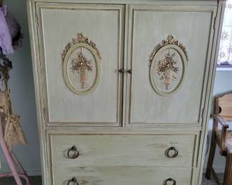 Small armoire
