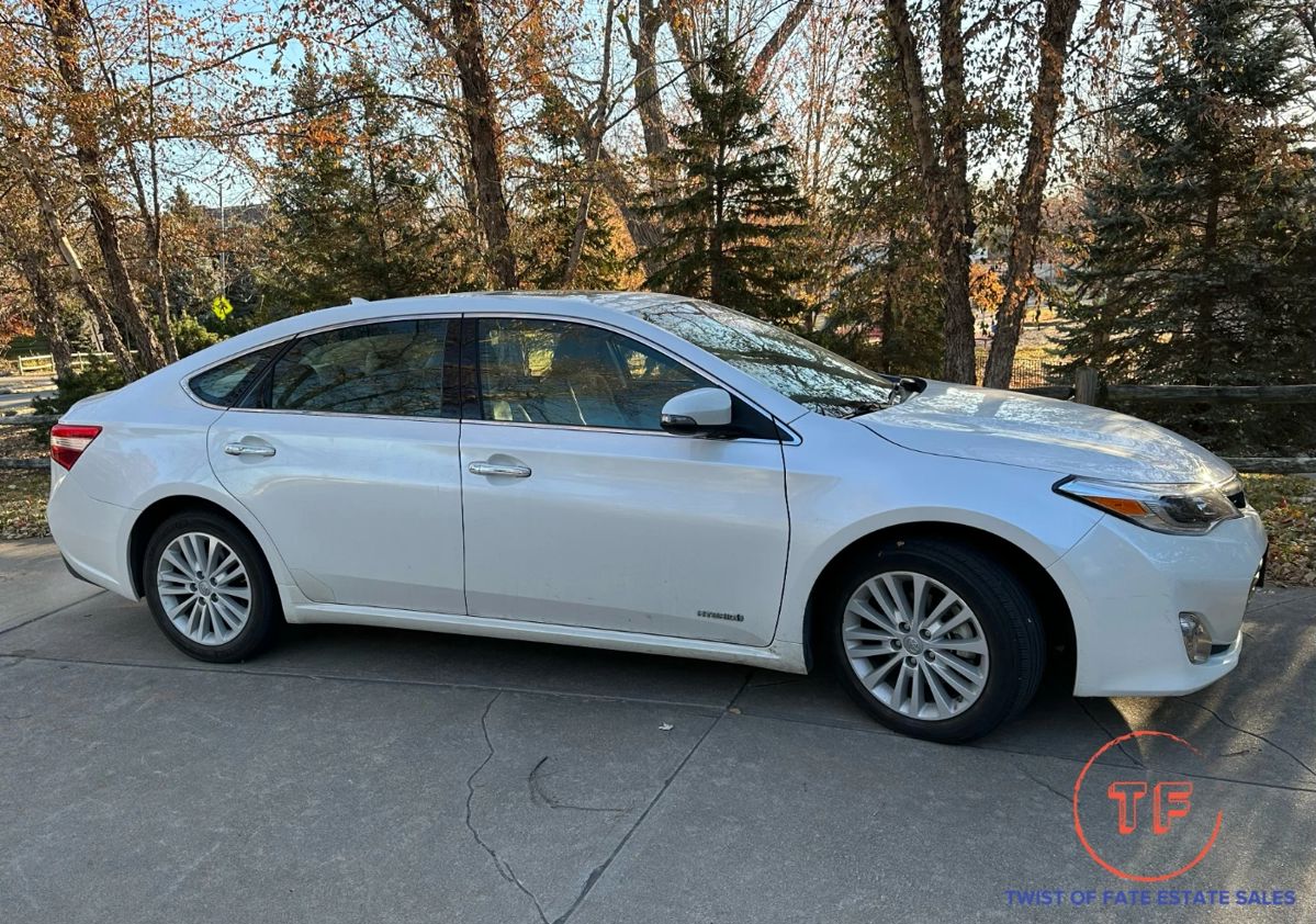 2015 Toyota Avalon Hybrid Limited (49,000 Miles)