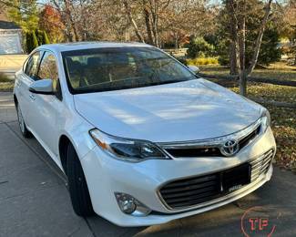 2015 Toyota Avalon Hybrid Limited (49,000 Miles)