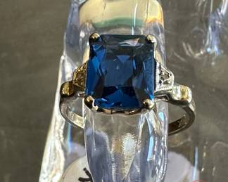 10K White GOLD Ring with Blue Sapphire