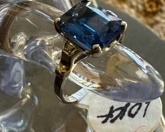 10K White GOLD Ring with Blue Sapphire
