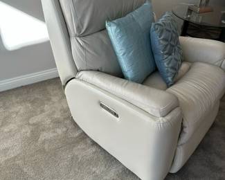 FLEXSTEEL Leather Powered Recliner