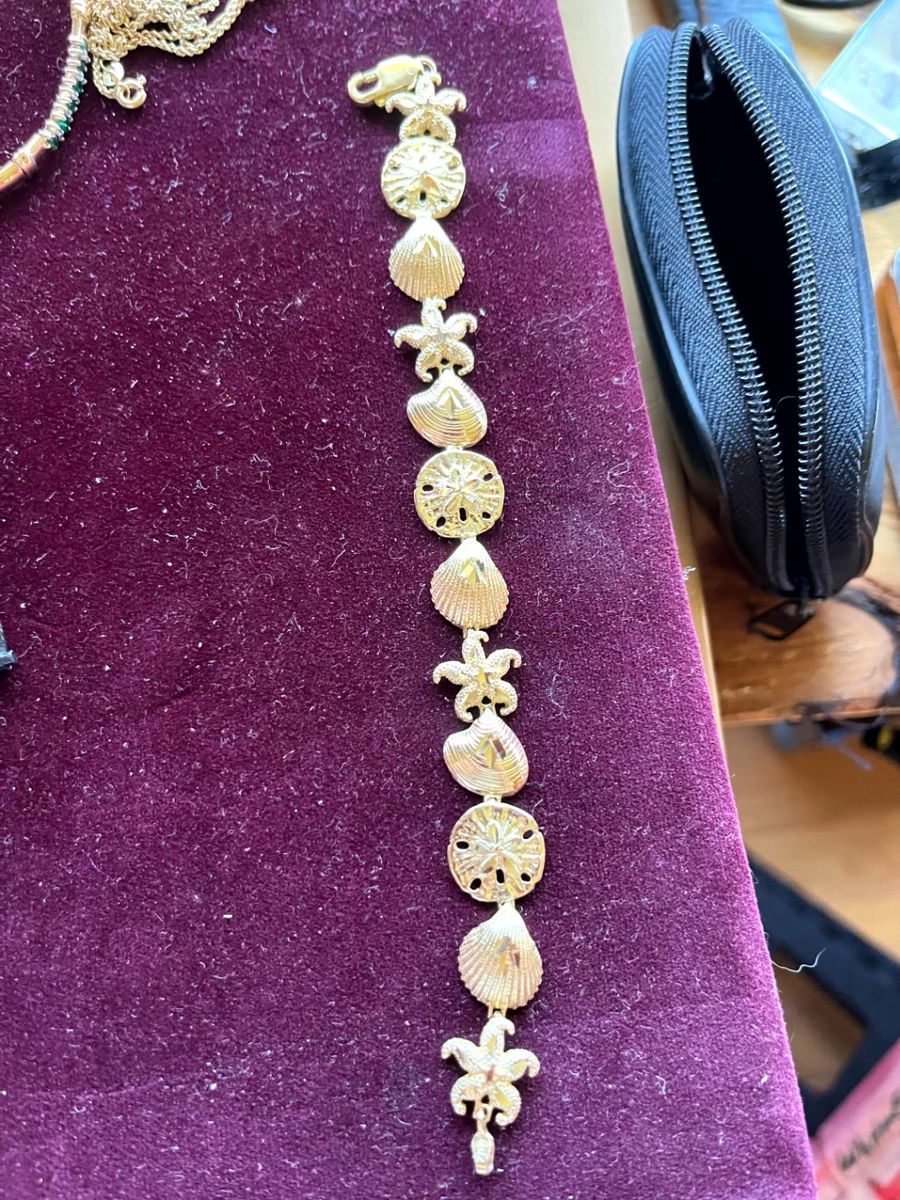 LIVING ESTATE SALE in Ironton, OH starts on 11/16/2023