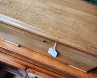 Fine 6-Tone Music Box - works - needs cleaning.