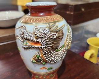 Vintage Japanese Kutani Moriage Procelain Vase 