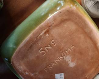 John Frank established Frank Potteries, Oklahoma's first commercial pottery, in Norman, Oklahoma, in 1933 during the Great Depression.