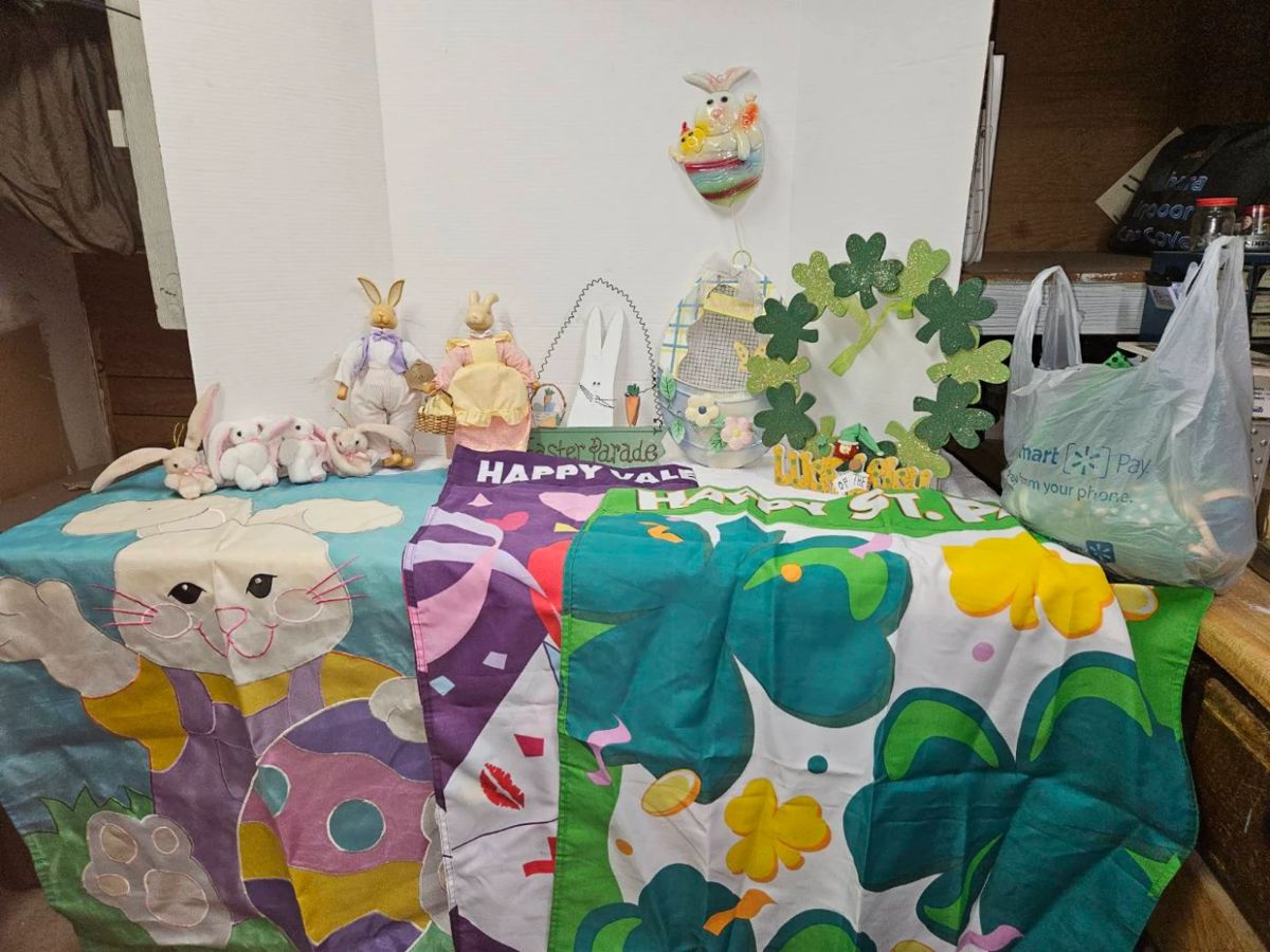 CR Online Estate Sale Auction by Caring Transition... starts on 11/13/2023