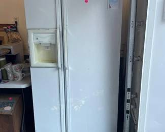 Garage Fridge / Freezer - side-by-side 