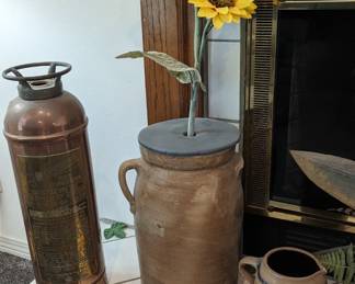Brass and Copper Fire Extinguisher (no hose), large crock.