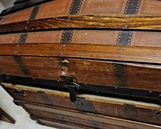 Antique Barrel Shape or Dome Top Trunk with Interior Tray - Mid/Late c. 1800s