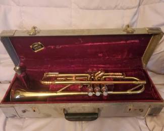 #1401 • Vintage Deluxe Model Getzen Cornet
