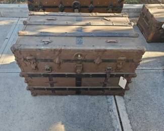 #5242 • Vintage Trunk

