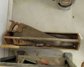 #5094 • Wooden Tool Box with (5) Hacksaws
