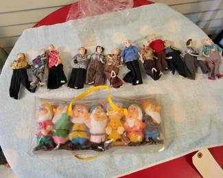 #1984 • 7 Dwarfs and Misc Dolls
