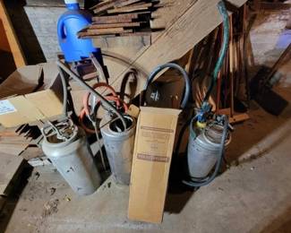 #10024 • Constructo Sprayer Polyethylene & (3) Metal Sprayers
