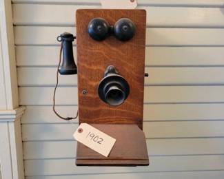 #1902 • Vintage Telephone
