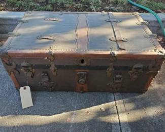 #5238 • Vintage Trunk
