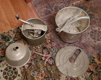 #1060 • (2) Vintage Universal Bread Makers & Metal Lid
