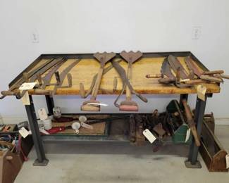 #5086 • Wooden & Metal Workbench
