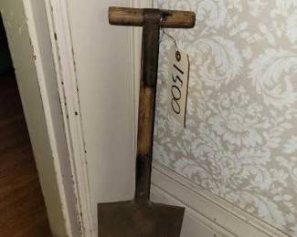 #1500 • Vintage Shovel

