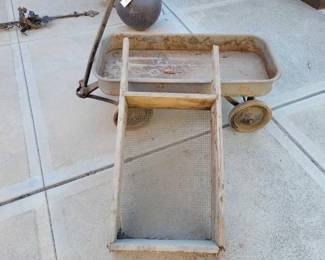 #4902 • Wagon and Sifter
