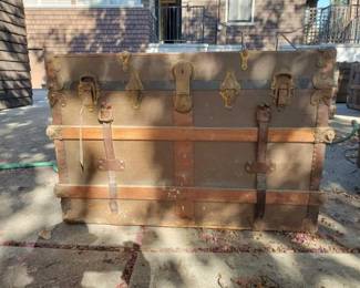 #5230 • Vintage Trunk
