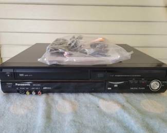 #1952 • Panasonic VHS DVD Player/ Recorder
