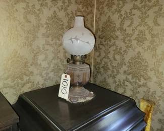 #1010 • Vintage Kerosene Lamp
