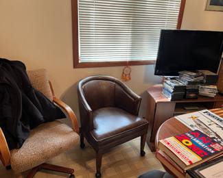 chairs, tv, stand, kitchen table