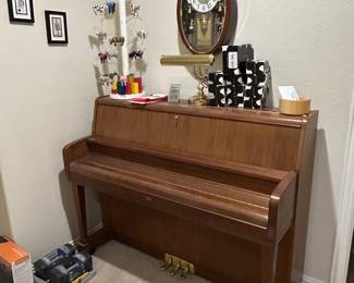 Upright piano