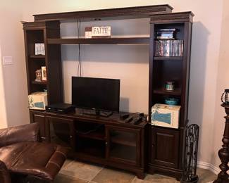 Entertainment center