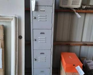 #15036 • Standing Locker
